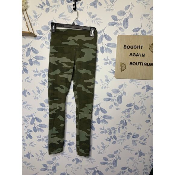 Victorias Secret Pink Ultimate Camo Leggings - Picture 2 of 6